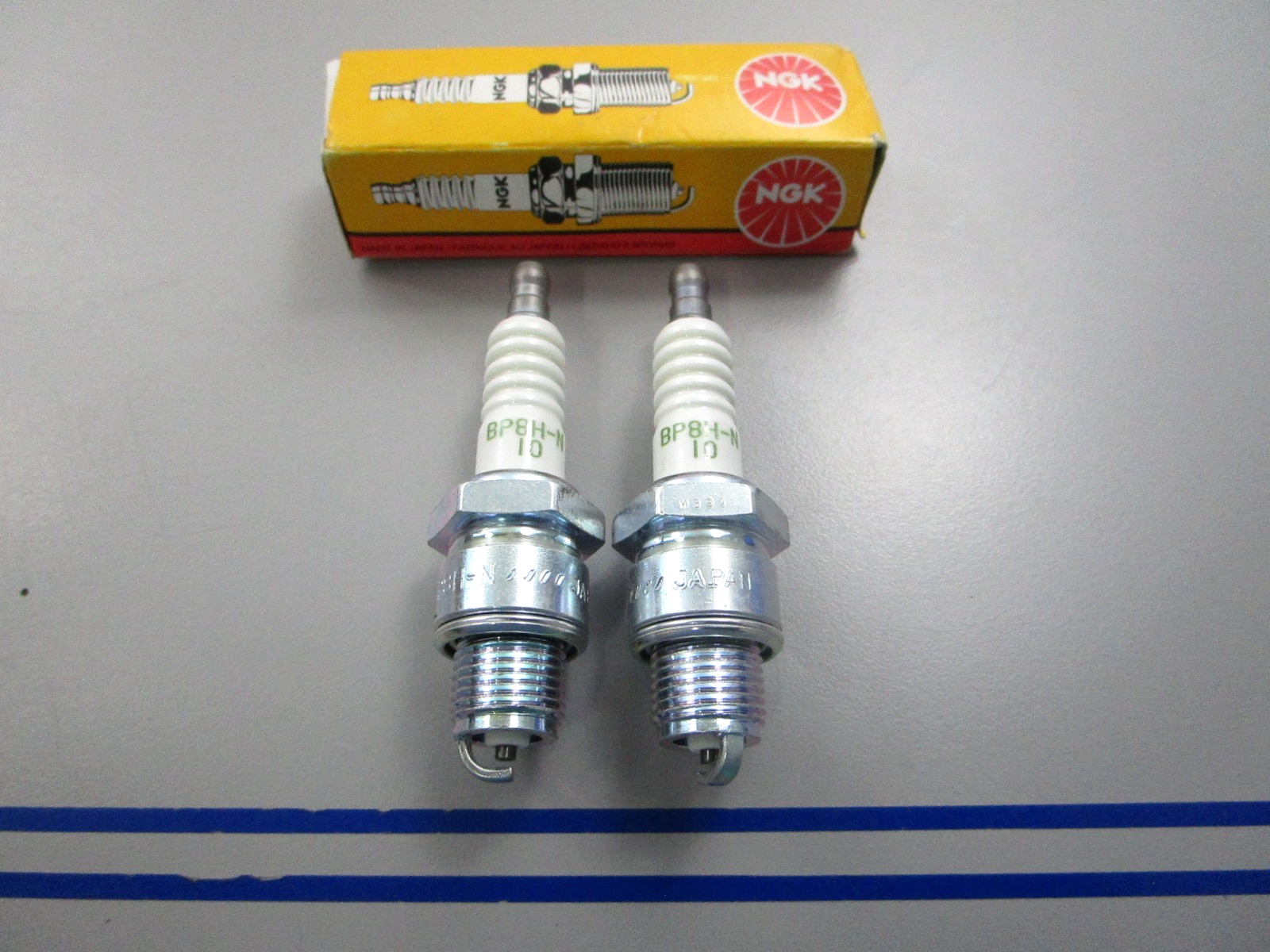 NEW (LOT OF 2) BP8H-N-10 NGK Spark Plug 0810
