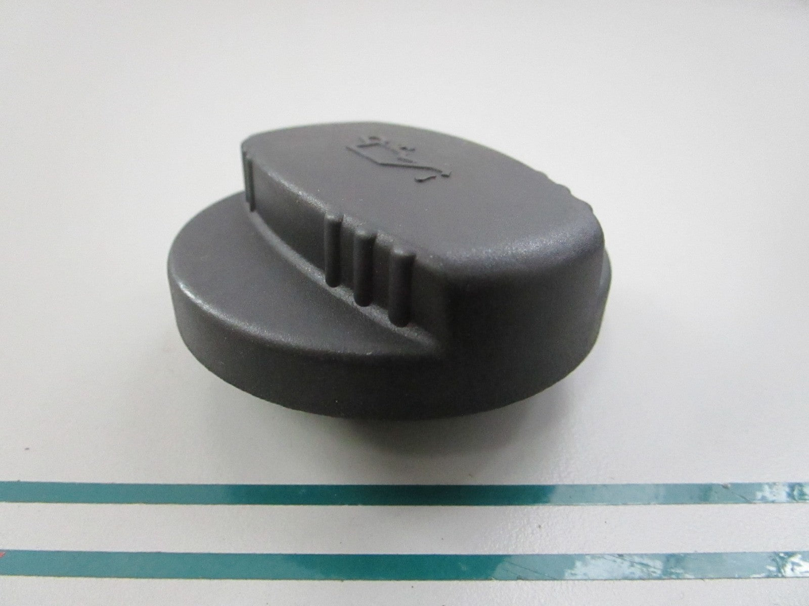 NEW OEM 1110180302 Mercedes-Benz Oil Filler Cap 0810