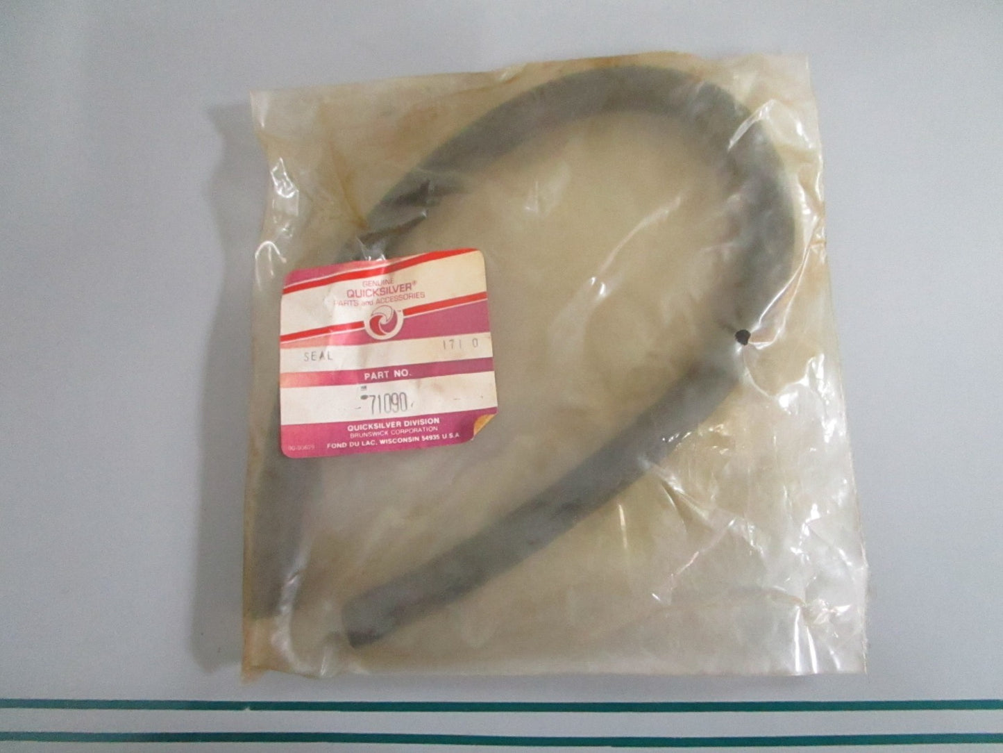NEW OEM 71090 Mercury Quicksilver Seal 0820
