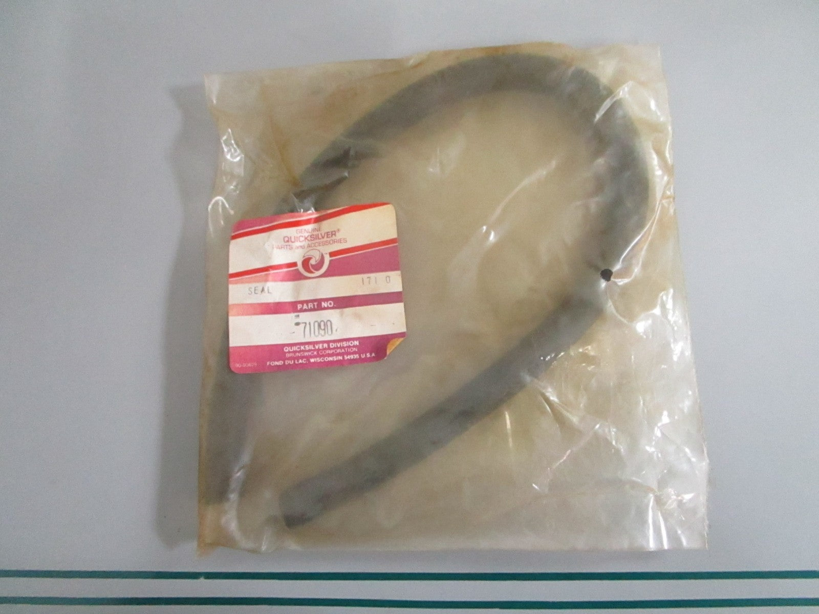 NEW OEM 71090 Mercury Quicksilver Seal 0820