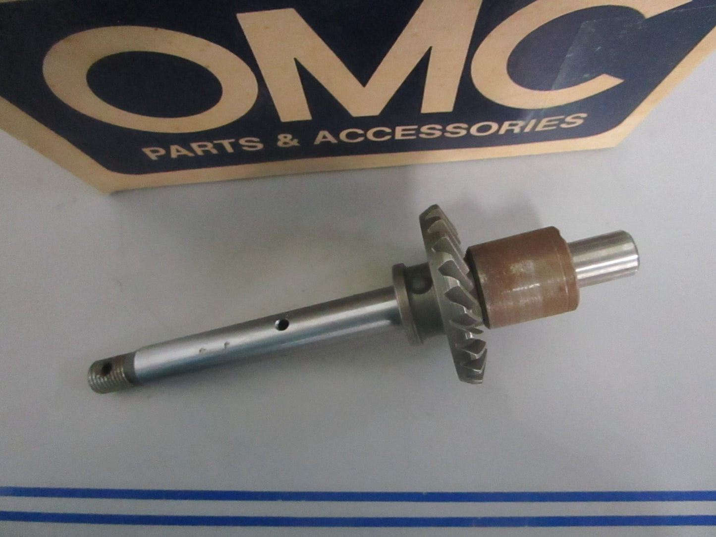 NEW OEM 381042 0381042 OMC Johnson Evinrude Propeller Shaft 0820