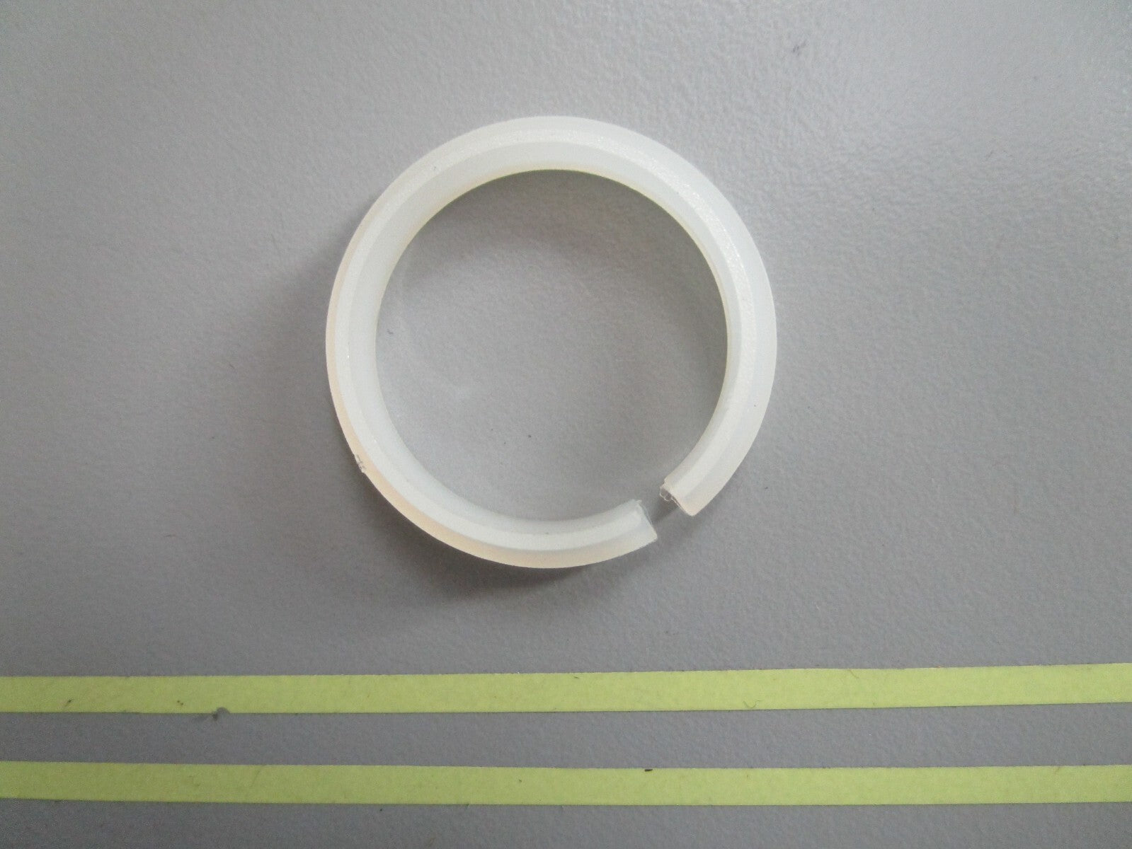 *NEW OEM* 0810 Volvo Penta Retainer Ring 847108