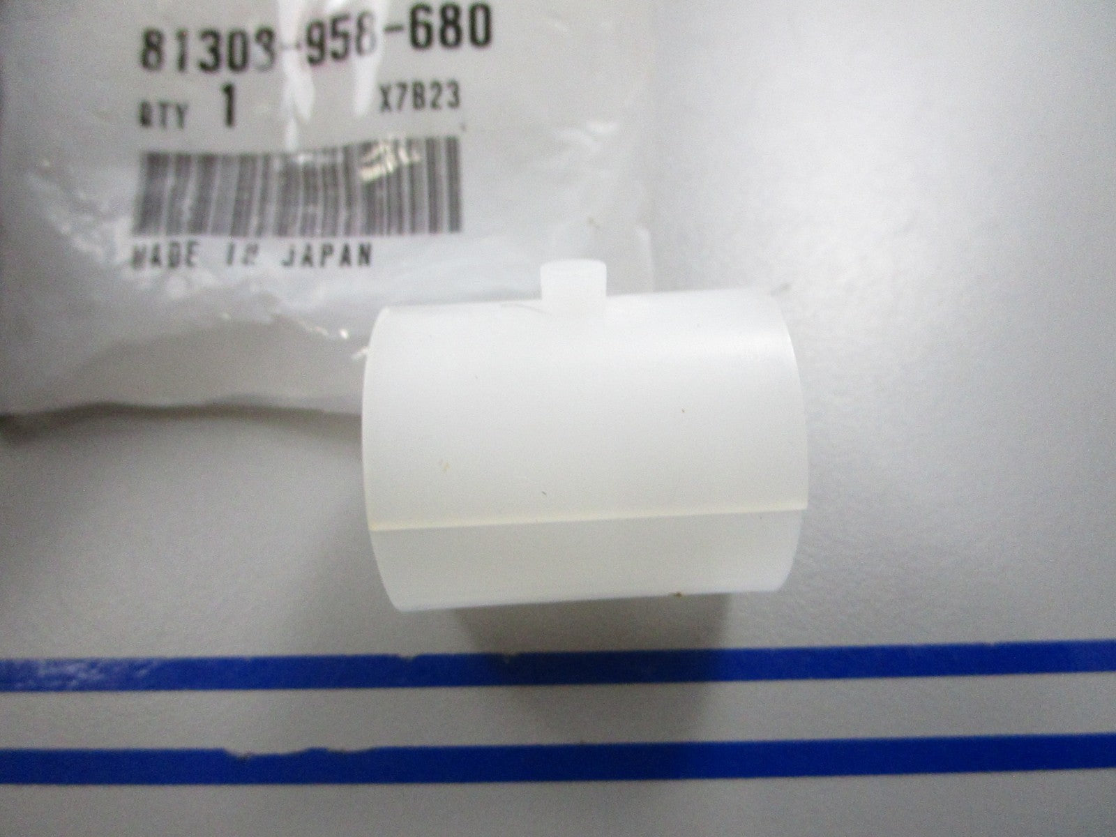 *NEW OEM* 0810 Honda Spacer 81308-958-680