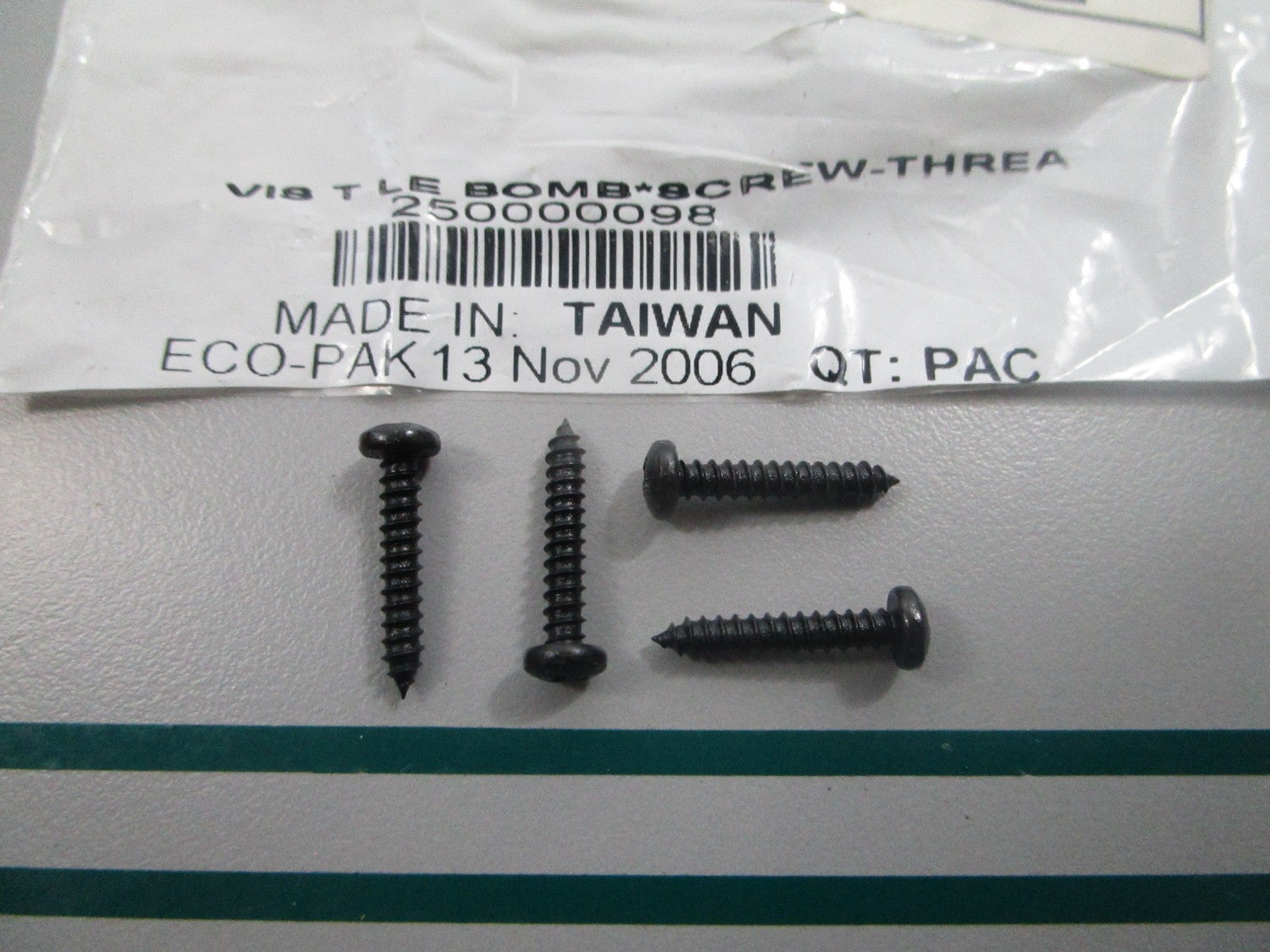 NEW (LOT OF 4) 250000098 Ski-Doo Screw 0810