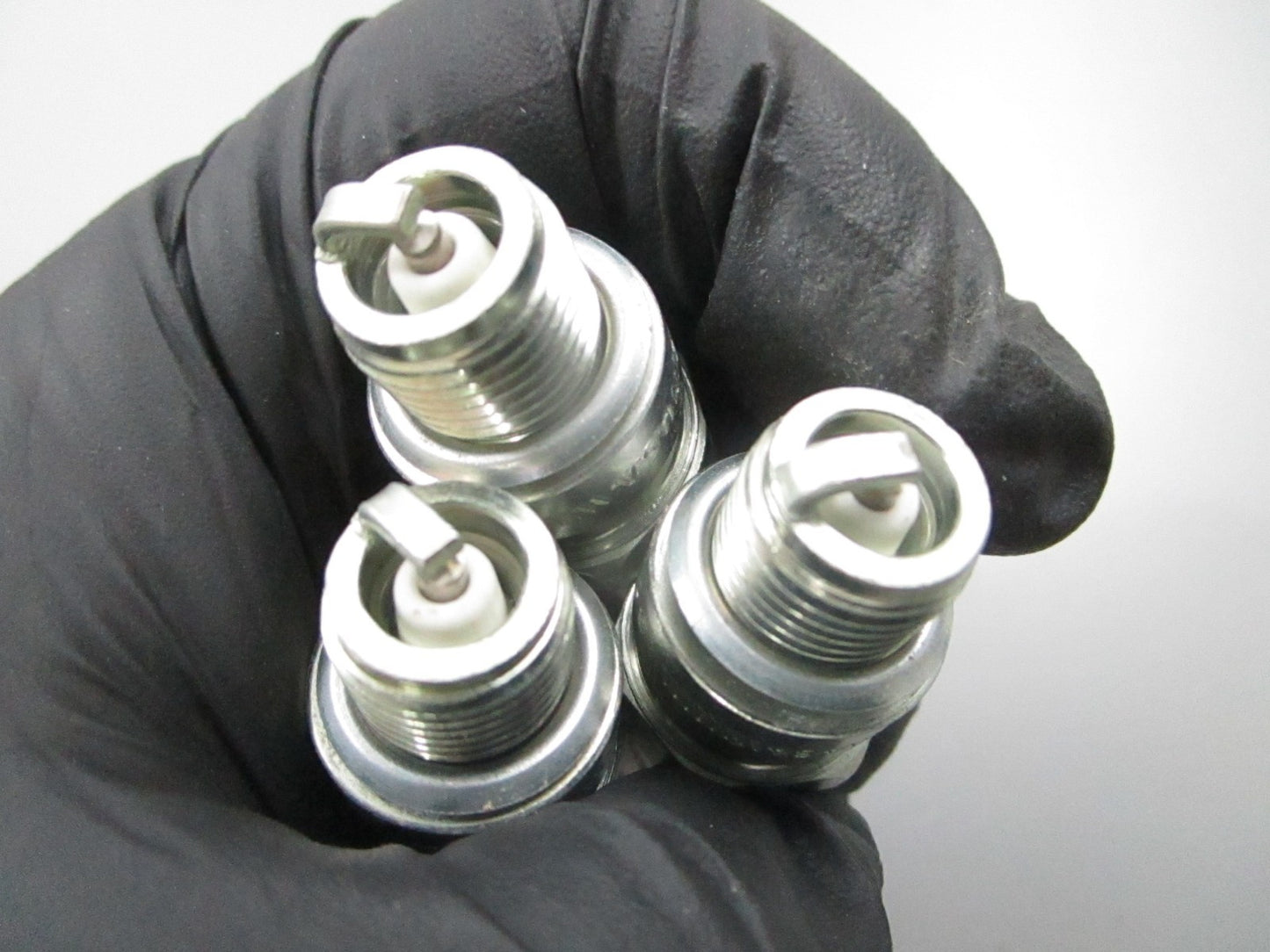 *NEW* (LOT OF 3) 0810 Champion Spark Plug L77JC4