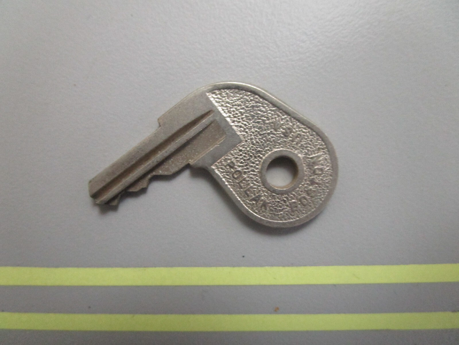 *NEW OEM* 0810 OMC Johnson Evinrude Ignition Key 73-20 501785 0501785