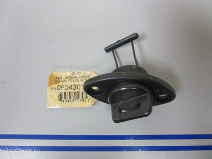 *NEW OEM* 0810 OMC Johnson Evinrude Drain Plug 504303 0504303