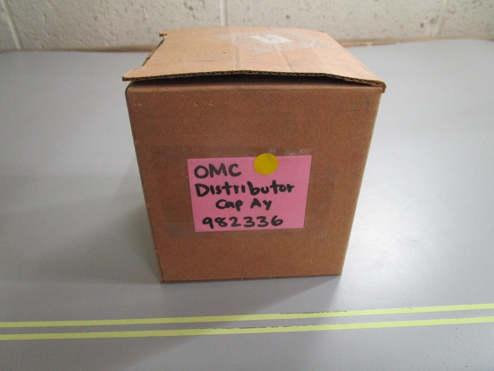 *NEW OEM* 0810 OMC Johnson Evinrude Distributor Cap Assembly 982336 0982336