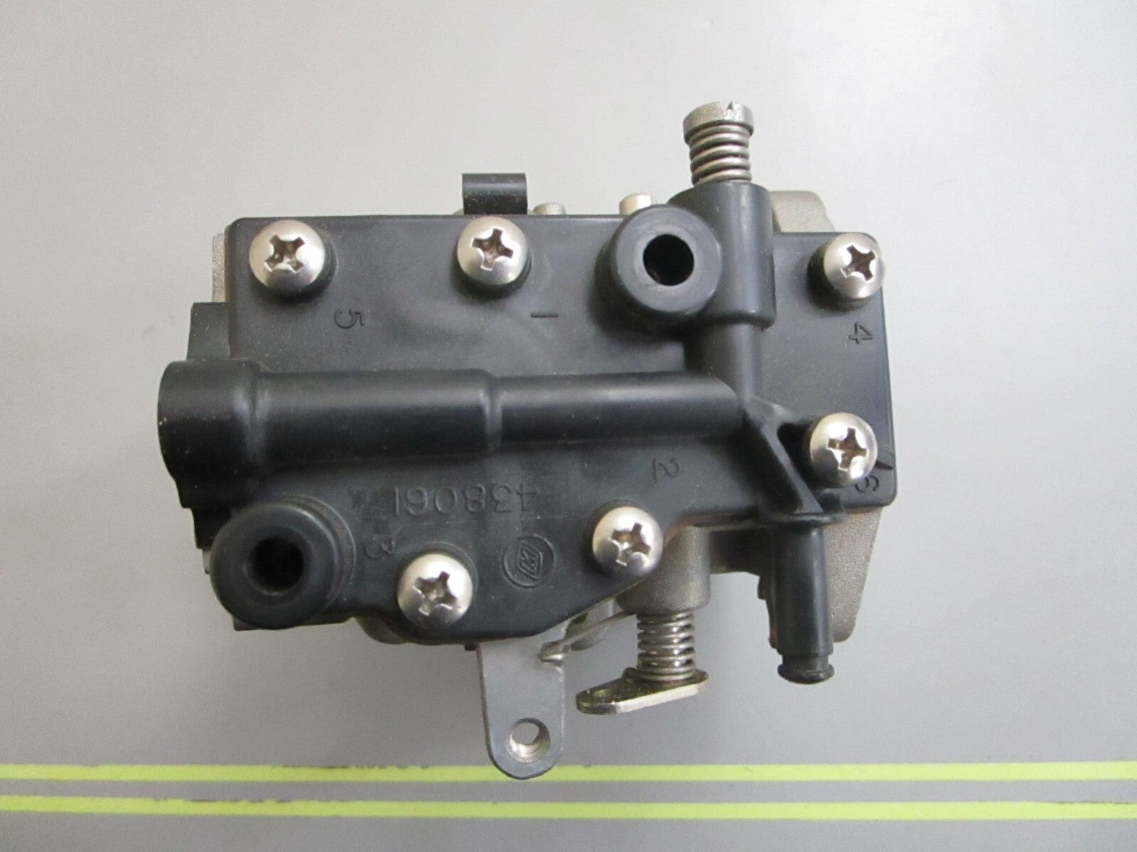 *NEW OEM* 0820 OMC Johnson Evinrude Carburetor Assy 436779 0436779