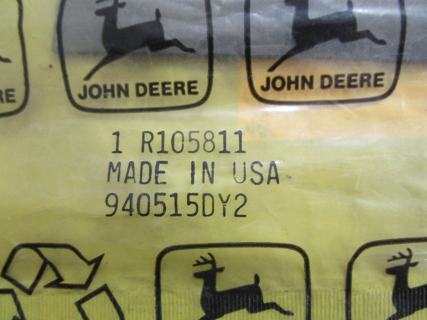 *NEW OEM* 0820 John Deere Isolator R105811