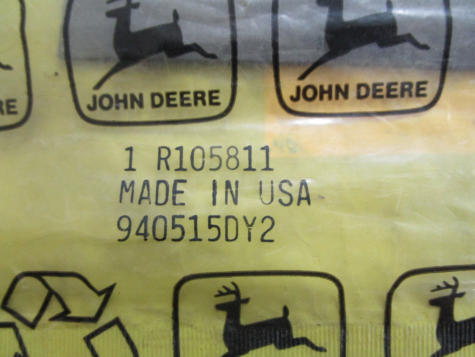 *NEW OEM* 0820 John Deere Isolator R105811