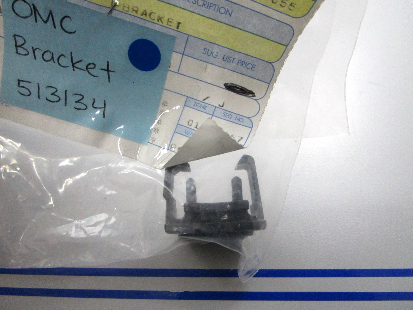 *NEW OEM* 0810 OMC Johnson Evinrude Bracket 513134 0513134