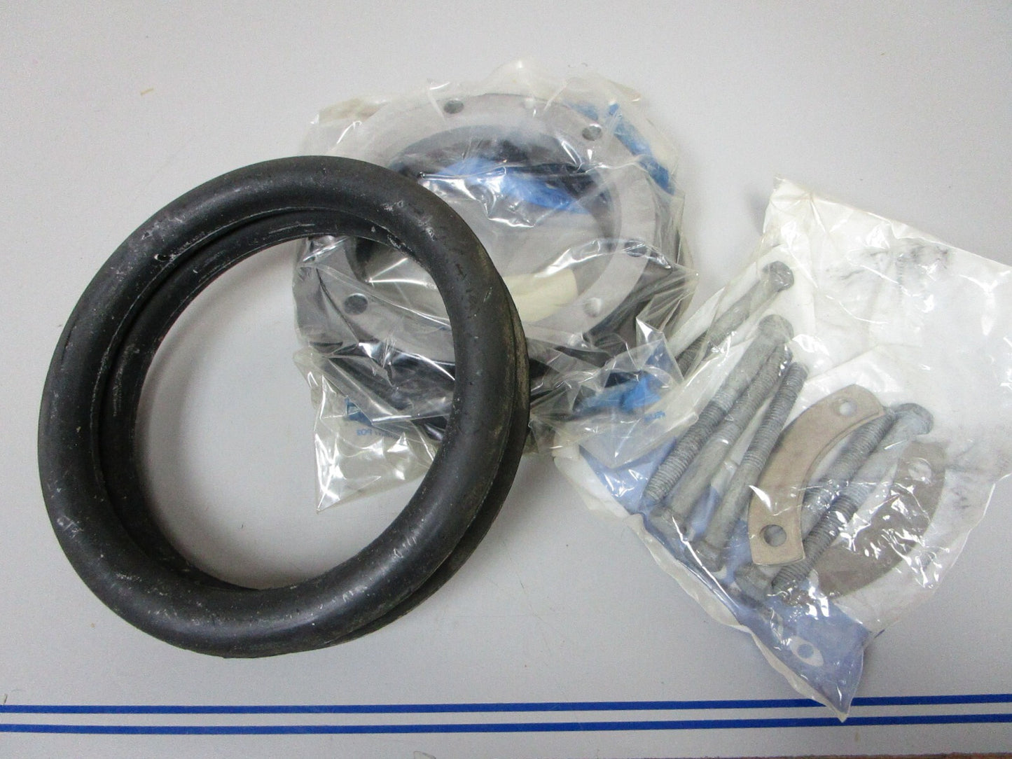 *NEW OEM* 0720 Volvo Penta Clamp Ring Kit 854315