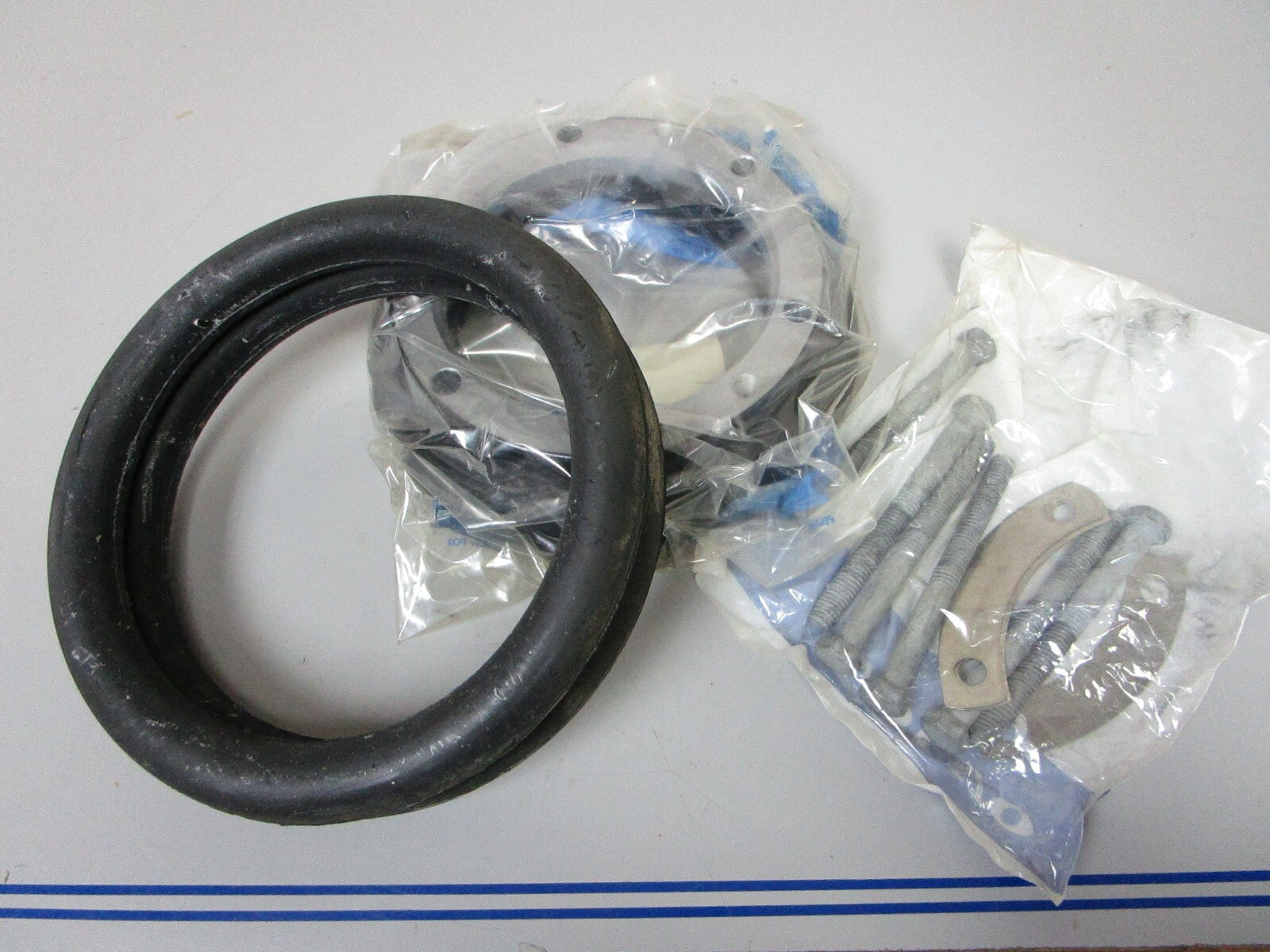 *NEW OEM* 0720 Volvo Penta Clamp Ring Kit 854315