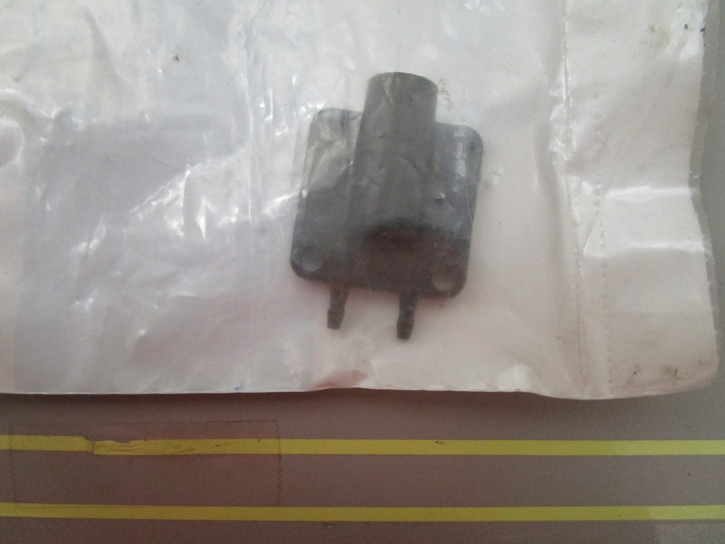 *NEW OEM* 0810 OMC Johnson Evinrude Primer Solenoid Cover 341071 0341071