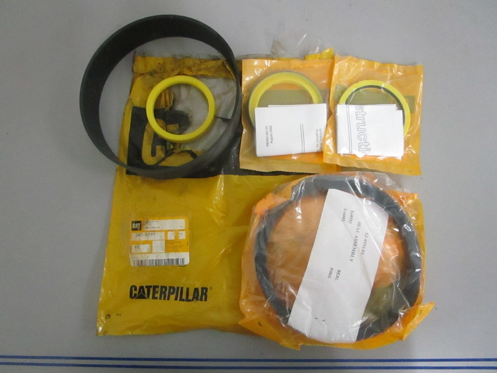 NEW OEM 243-5797 CAT Seal Kit 0820