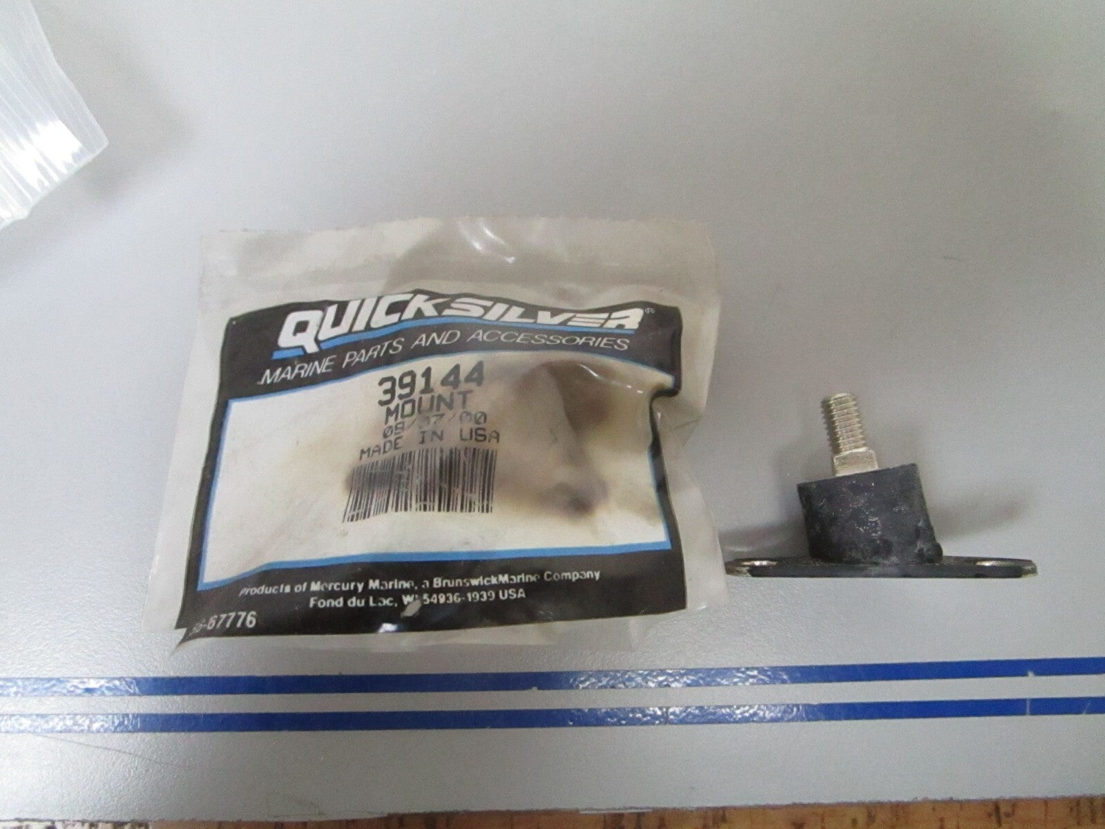 *NEW OEM* 0770 Mercury Quicksilver Mount 39144