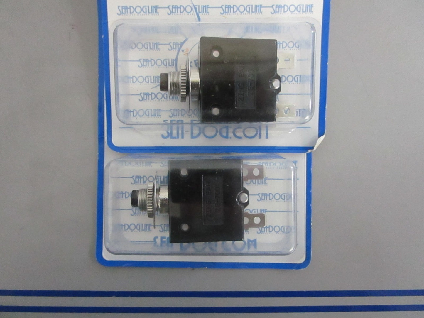*NEW OEM* (LOT OF 2) 0820 SeaDog 10AMP Bakelite Thermal Circuit Breaker 420810-1
