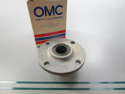 NEW OEM 383119 0383119 OMC Johnson Evinrude Bearing Housing & Seal Ay 0810