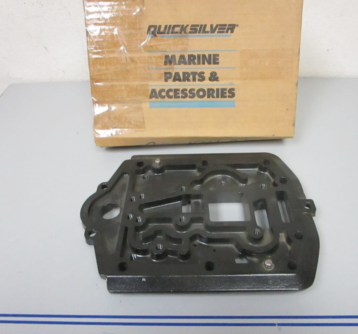 NEW OEM 820194A1 Mercury Force 90 120 hp 1995 1996 1997 Exhaust Plate 0720