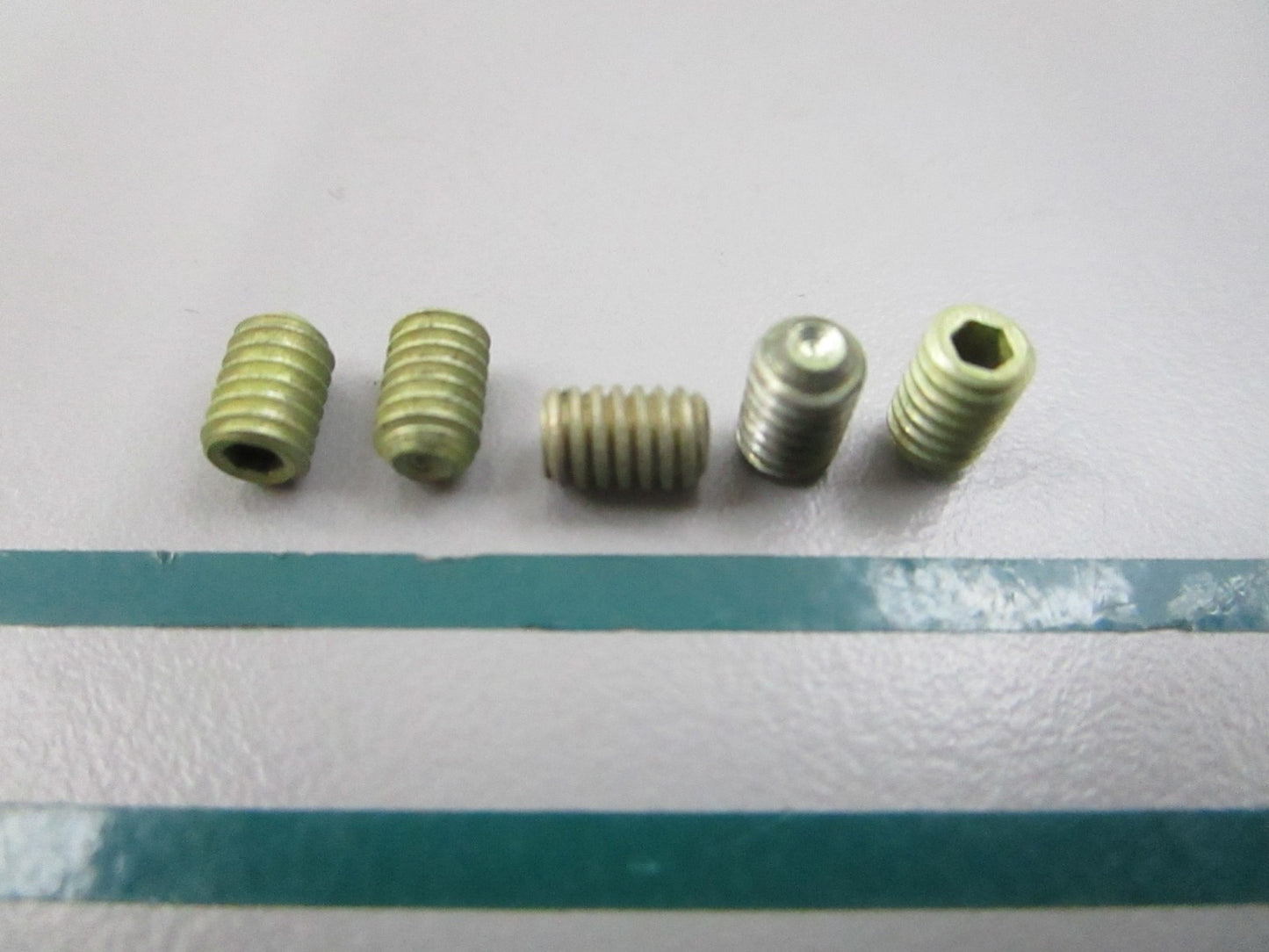NEW OEM (LOT OF 5) 303245 0303245 OMC Johnson Evinrude Screw 0810