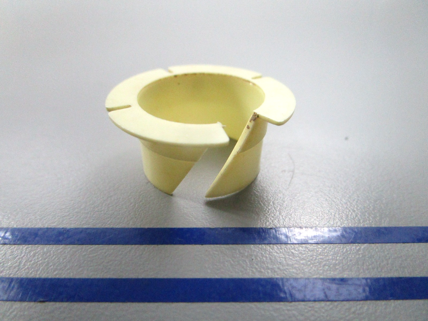 NEW OEM 309671 0309671 OMC Johnson Evinrude Bushing 0810