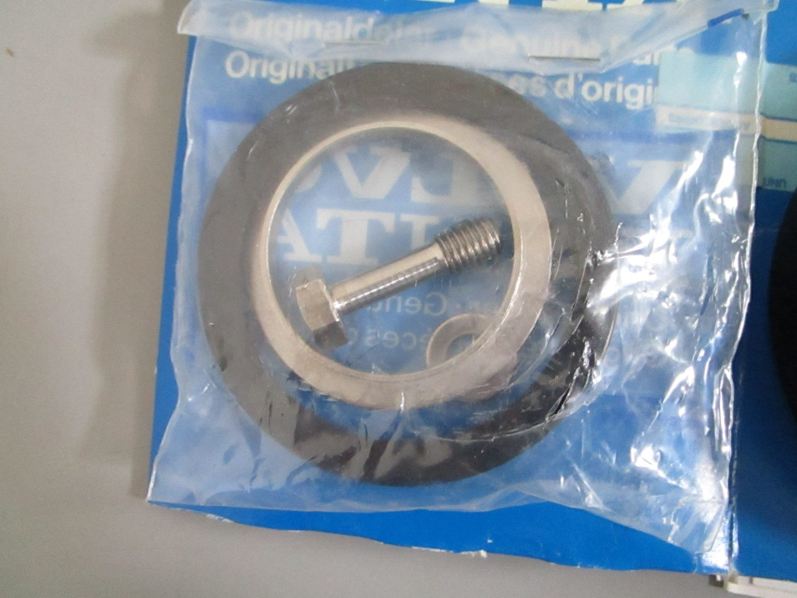 NEW OEM 854666 Volvo Penta Propeller Cone Kit 0820
