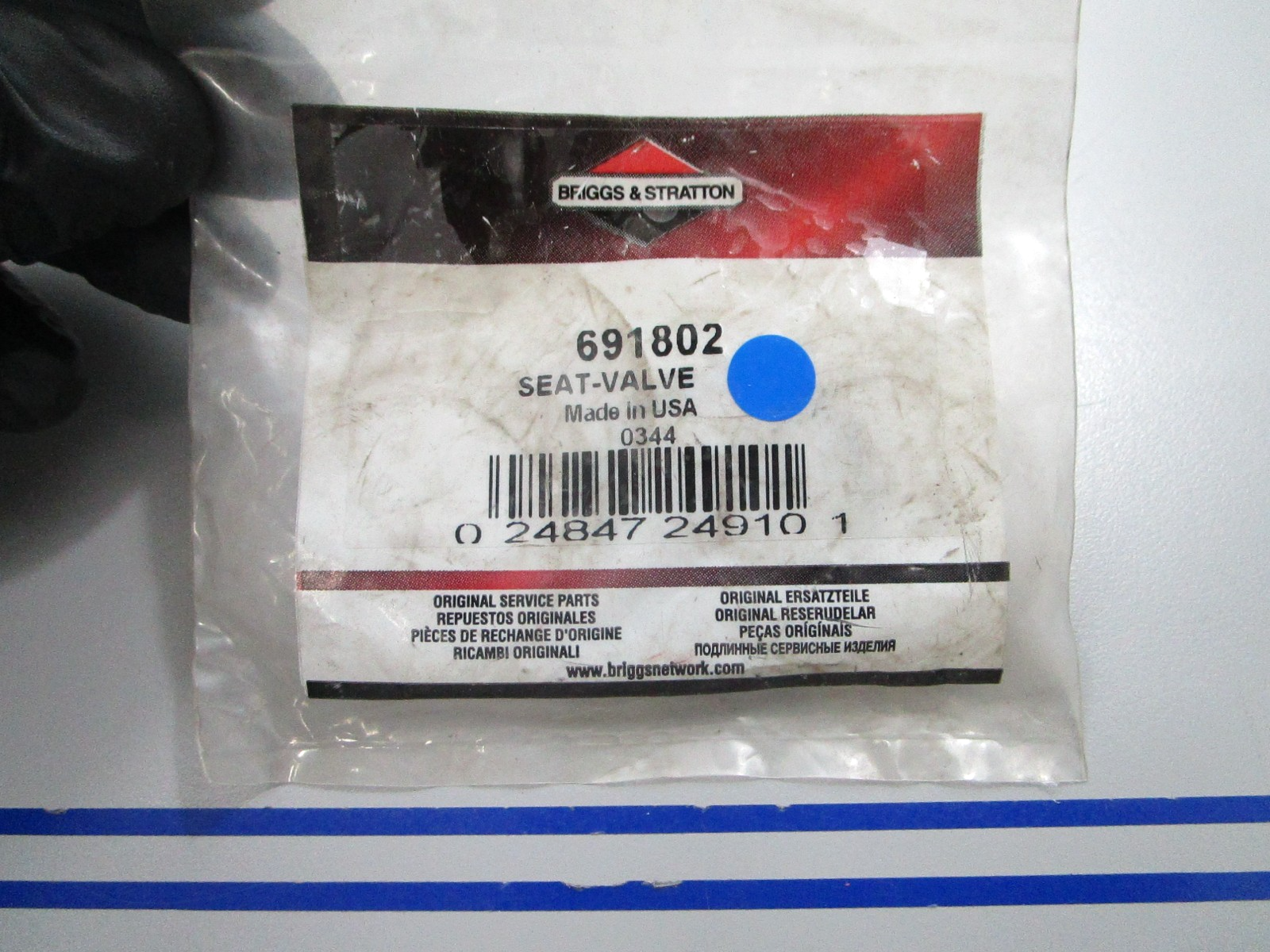 *NEW OEM* 0810 Briggs & Stratton Valve Seat 691802