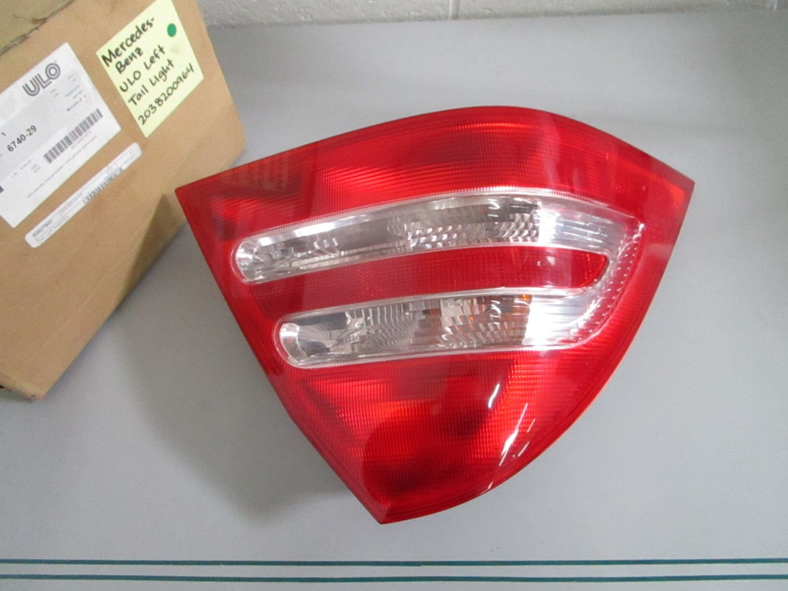 NEW OEM 2038200964 Mercedes-Benz ULO Left Tail Light 0820