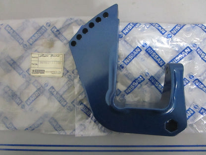 NEW OEM 36962-1130M Tohatsu Left Clamp Bracket 0820
