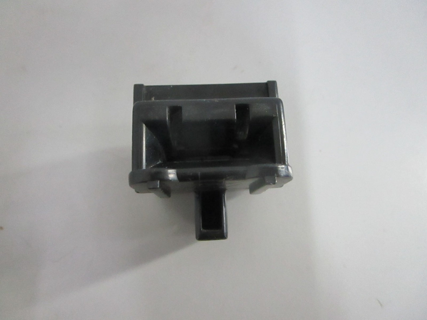 NEW OEM 435818 0435818 OMC Johnson Evinrude Latch 0820