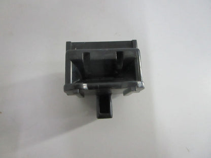 NEW OEM 435818 0435818 OMC Johnson Evinrude Latch 0820