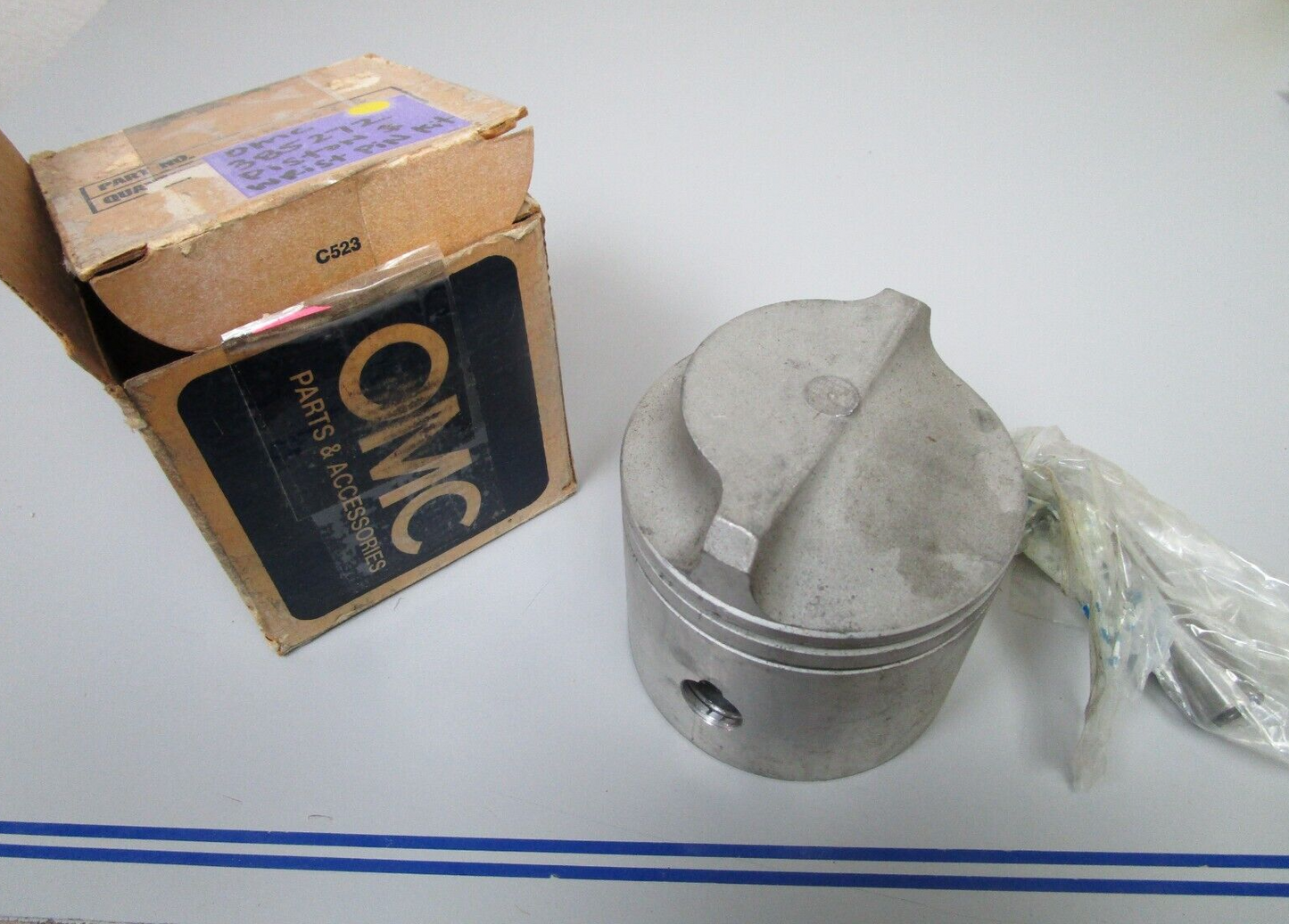 *NEW OEM* 0810 OMC Johnson Evinrude Piston & Wrist Pin Kit 385272 0385272