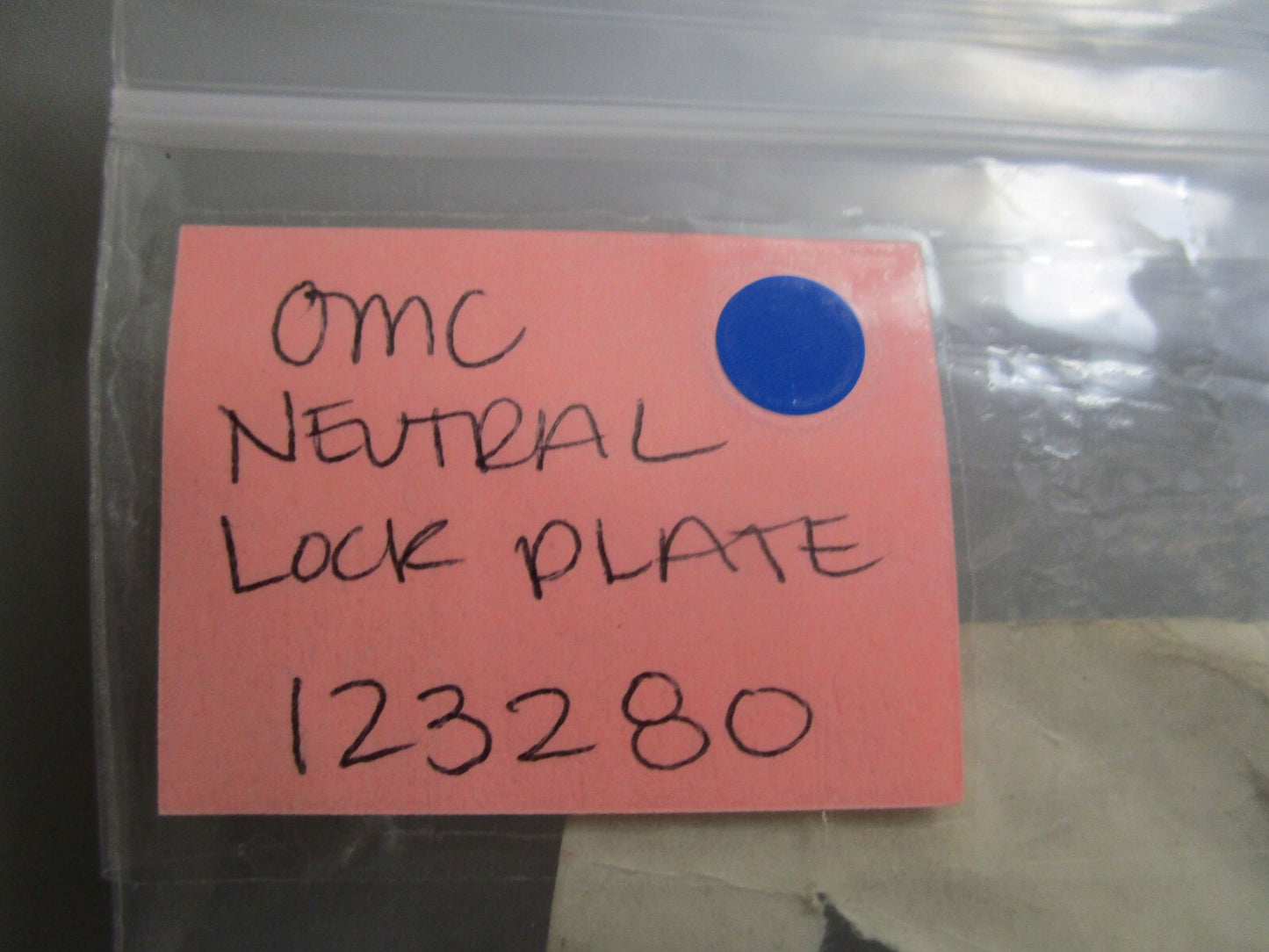 *NEW OEM* 0770 OMC Johnson Evinrude Neutral Lock Plate 123280 0123280