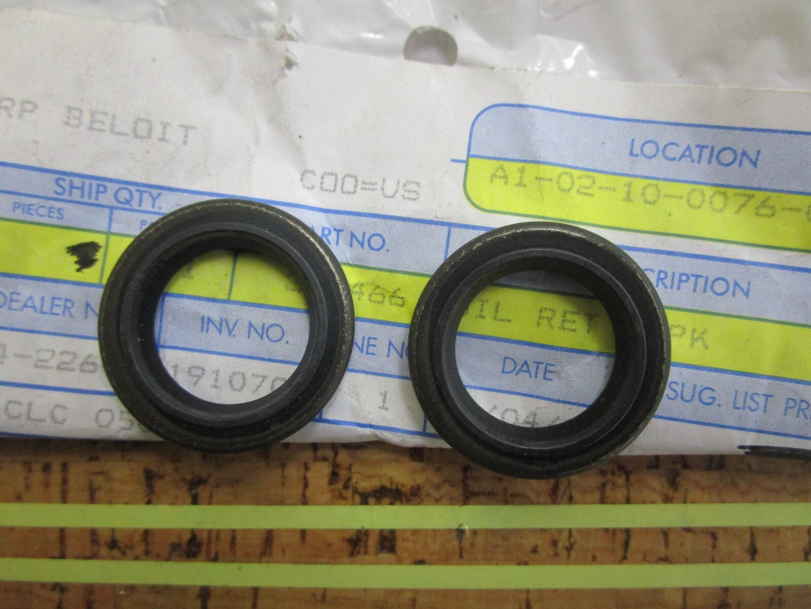 *NEW OEM* (LOT OF 2) 0810 OMC Johnson Evinrude Oil Retainer 324466 0321466