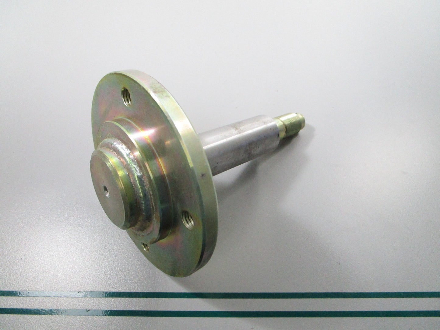 NEW OEM ET11081 John Deere Spindle 0810