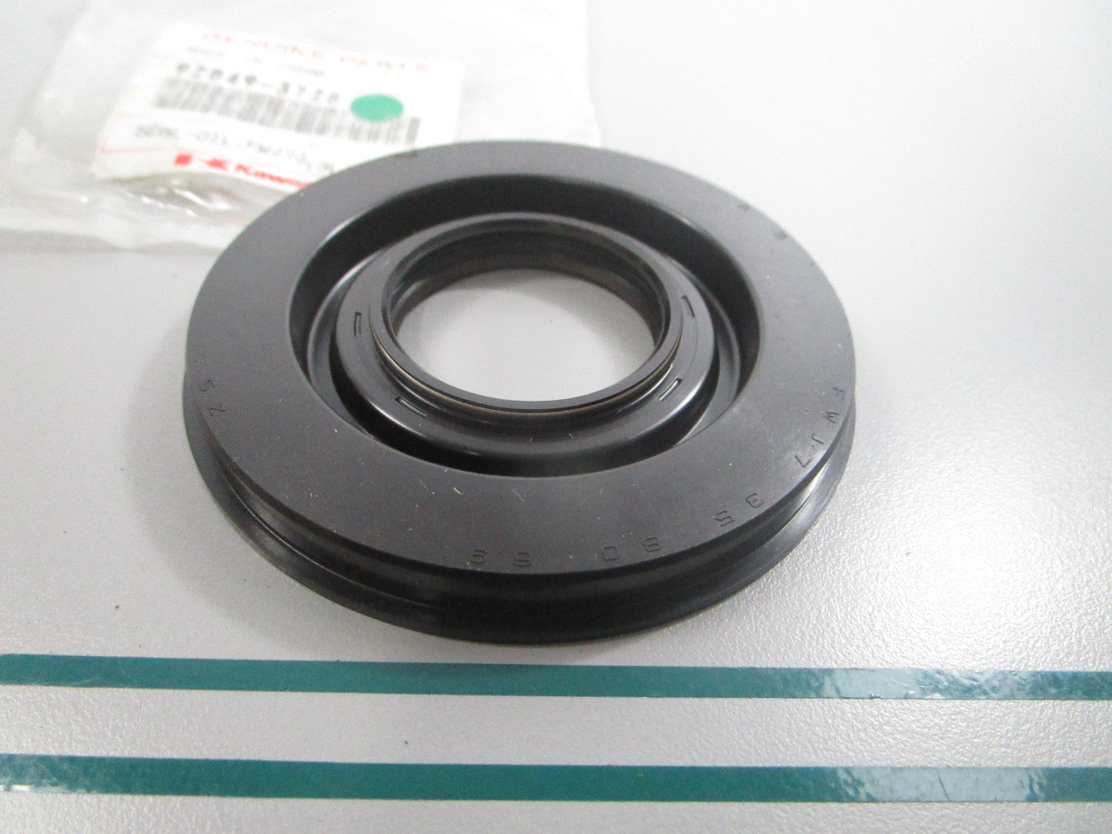 NEW OEM 92049-3728 Kawasaki Oil Seal 0810