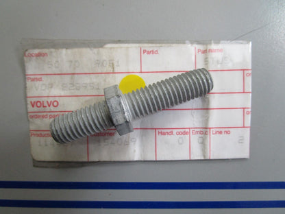*NEW OEM* 0810 Volvo Penta Stud 828951