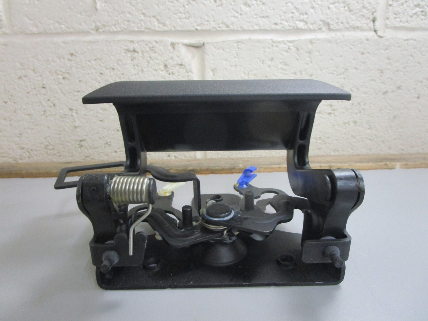 *NEW OEM* 0820 GM Tail Gate Lock Package 1782393