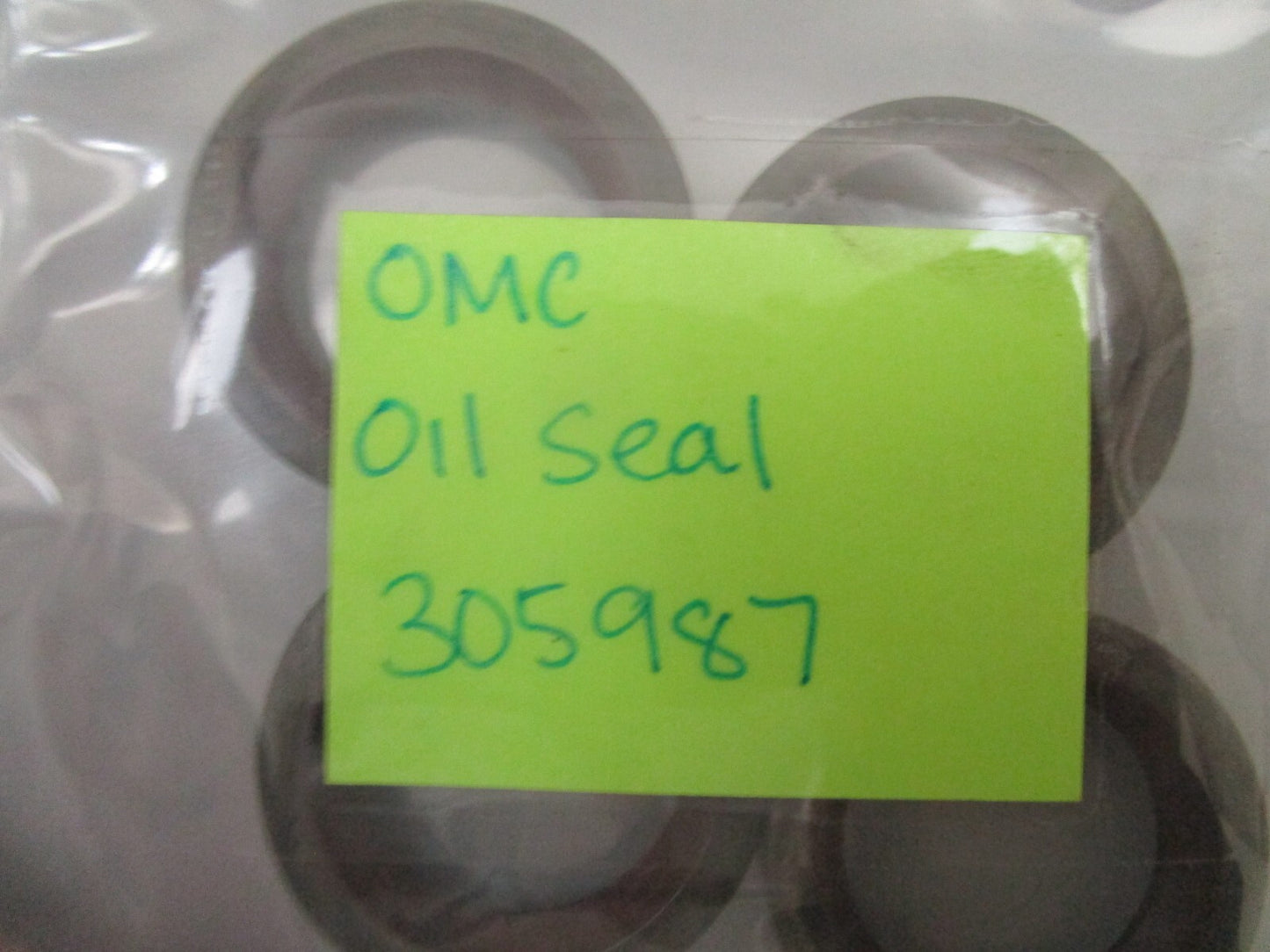 *NEW OEM* 0810 OMC Johnson Evinrude Oil Seal 305987 0305987