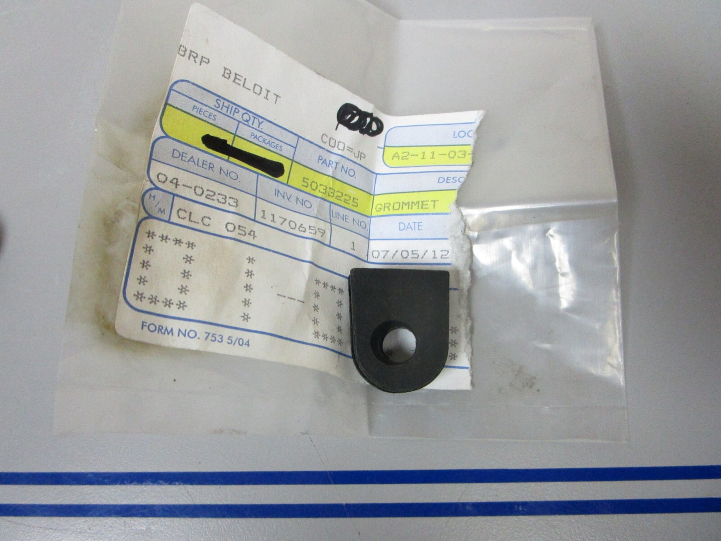 *NEW OEM* 0810 OMC Johnson Evinrude Grommet 5033225