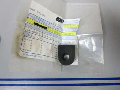 *NEW OEM* 0810 OMC Johnson Evinrude Grommet 5033225