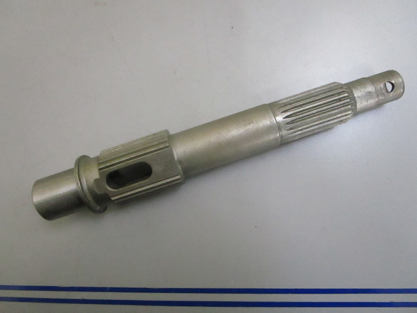 *NEW OEM* 0820 OMC Johnson Evinrude Clutch Shaft 346124 432282 438251