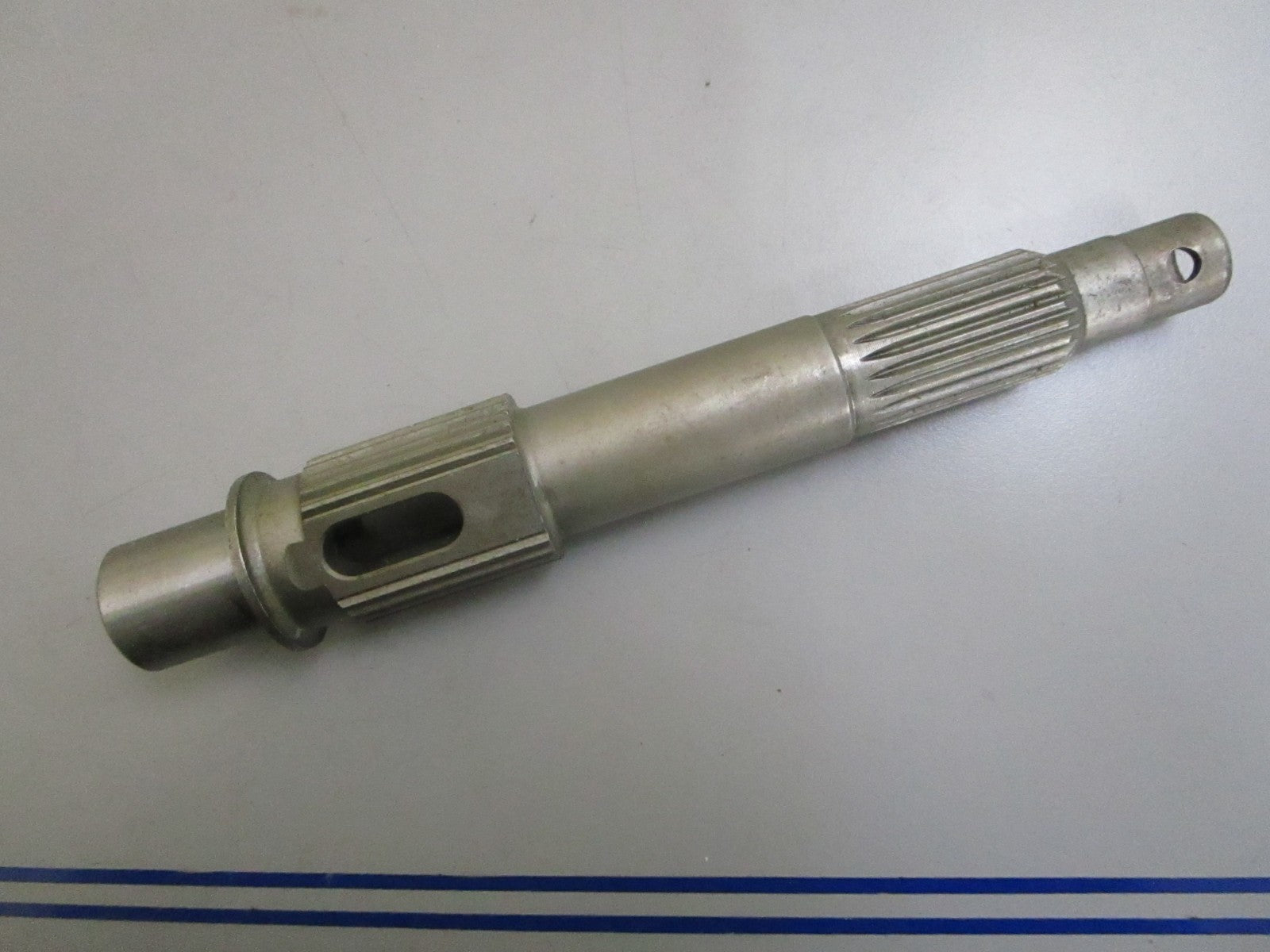 *NEW OEM* 0820 OMC Johnson Evinrude Clutch Shaft 346124 432282 438251
