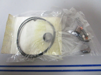 NEW OEM 984961 0984961 OMC Johnson Evinrude Seal & Brush Set 0720