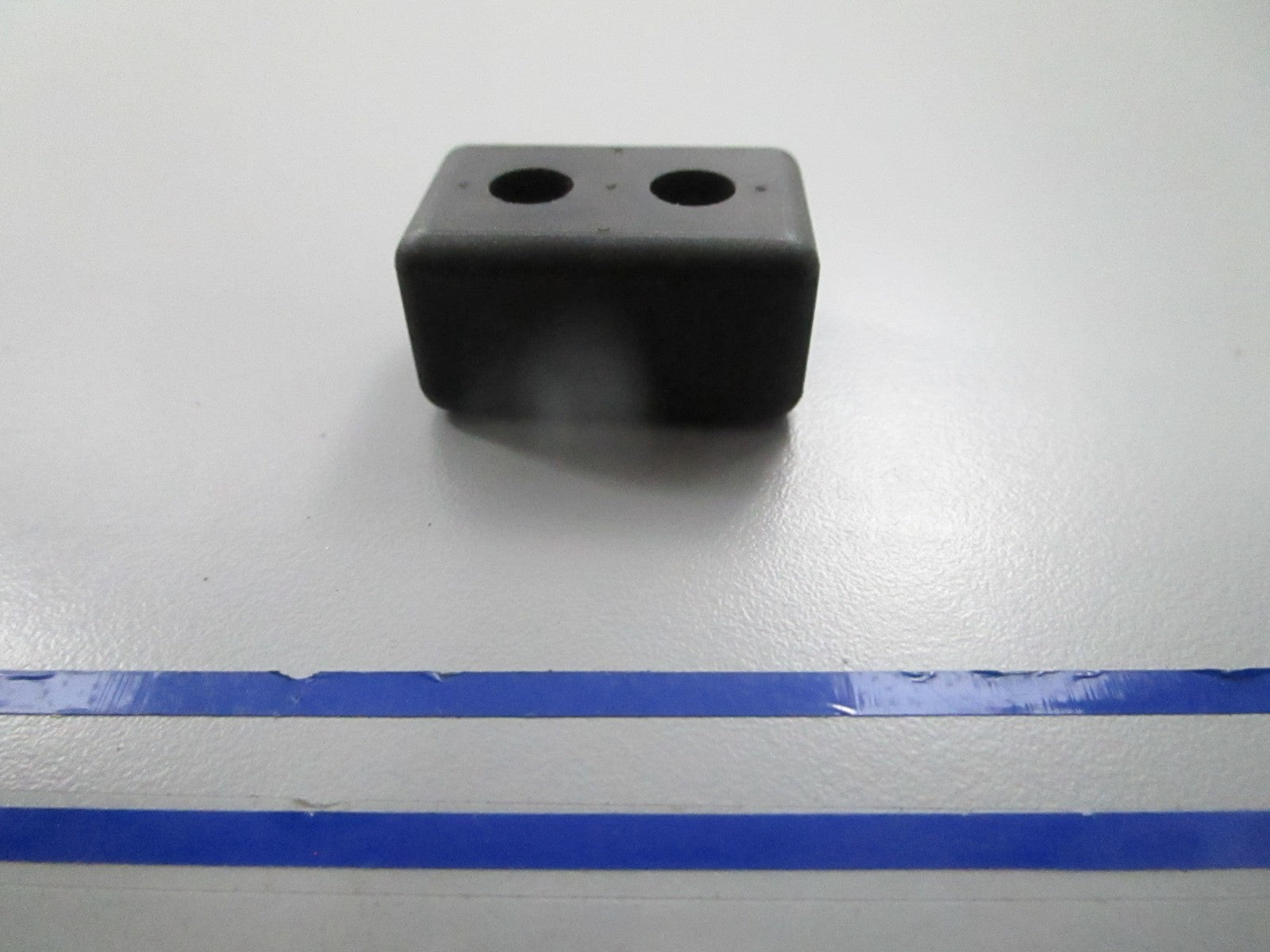 *NEW OEM* 0810 OMC Johnson Evinrude Upper Thrust Mount 338631 0338631