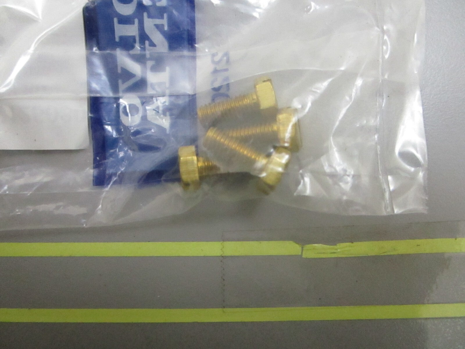 *NEW OEM* 0810 Volvo Penta Screw Kit 22125080