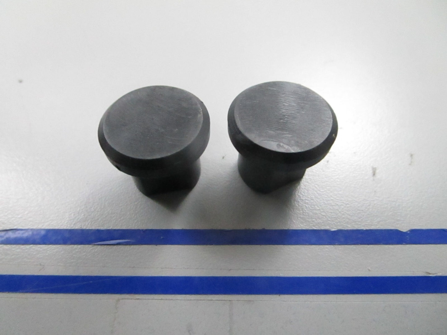 *NEW OEM* (LOT OF 2) 0810 OMC Johnson Evinrude Tilt Lock Knob 332903 0332903