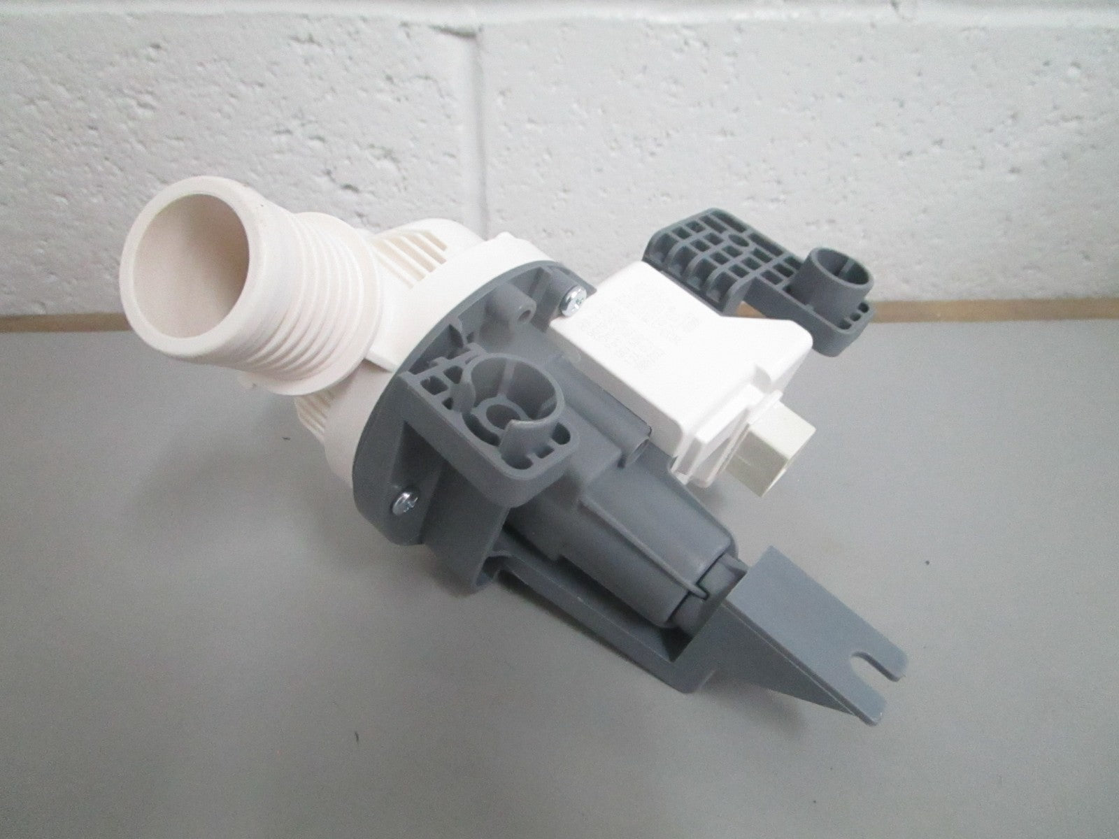 *NEW OEM* 0820 Whirlpool Water Pump W10876600