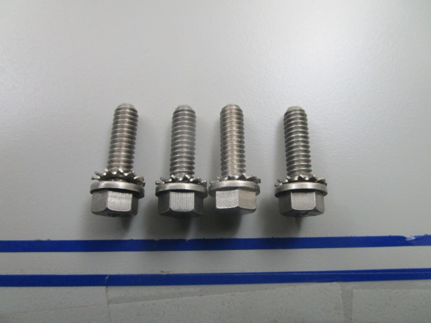 *NEW OEM* (LOT OF 4) 0810 OMC Johnson Evinrude Screw 309705 0309705